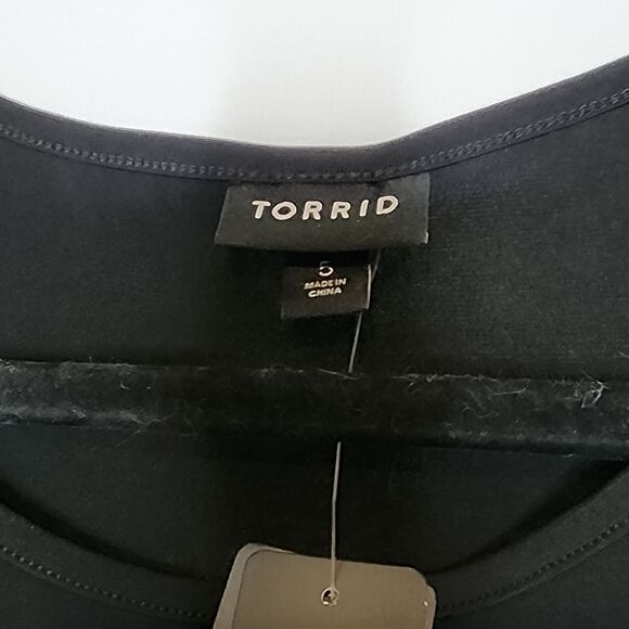 5X 28W Torrid Black Studio Knit High Neck Asymmetrical Cut Out Tank Classic NWT - Picture 5 of 9